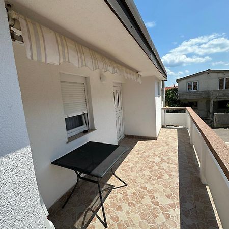Apartmani Matovina Vir Exteriör bild