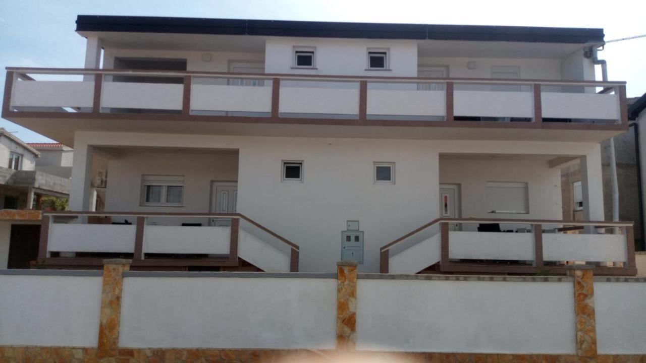 Apartmani Matovina Vir Exteriör bild