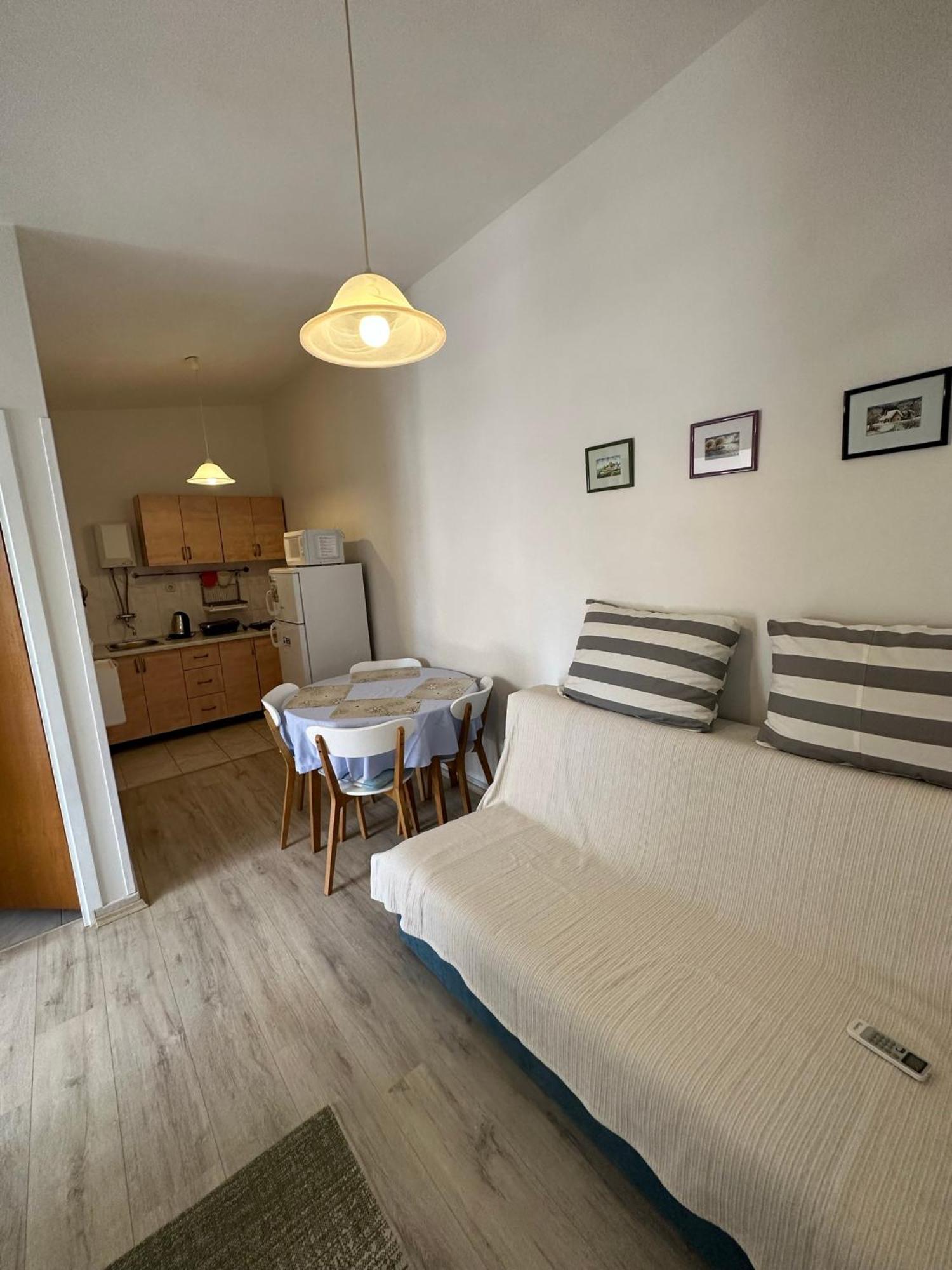 Apartmani Matovina Vir Exteriör bild