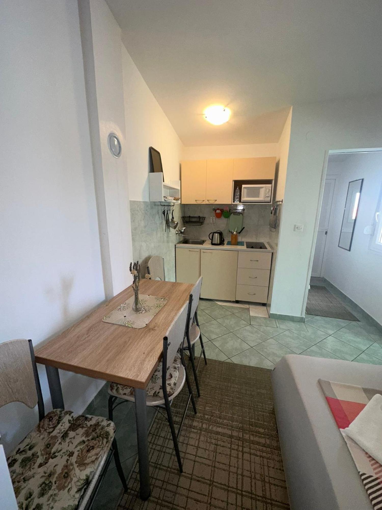 Apartmani Matovina Vir Exteriör bild
