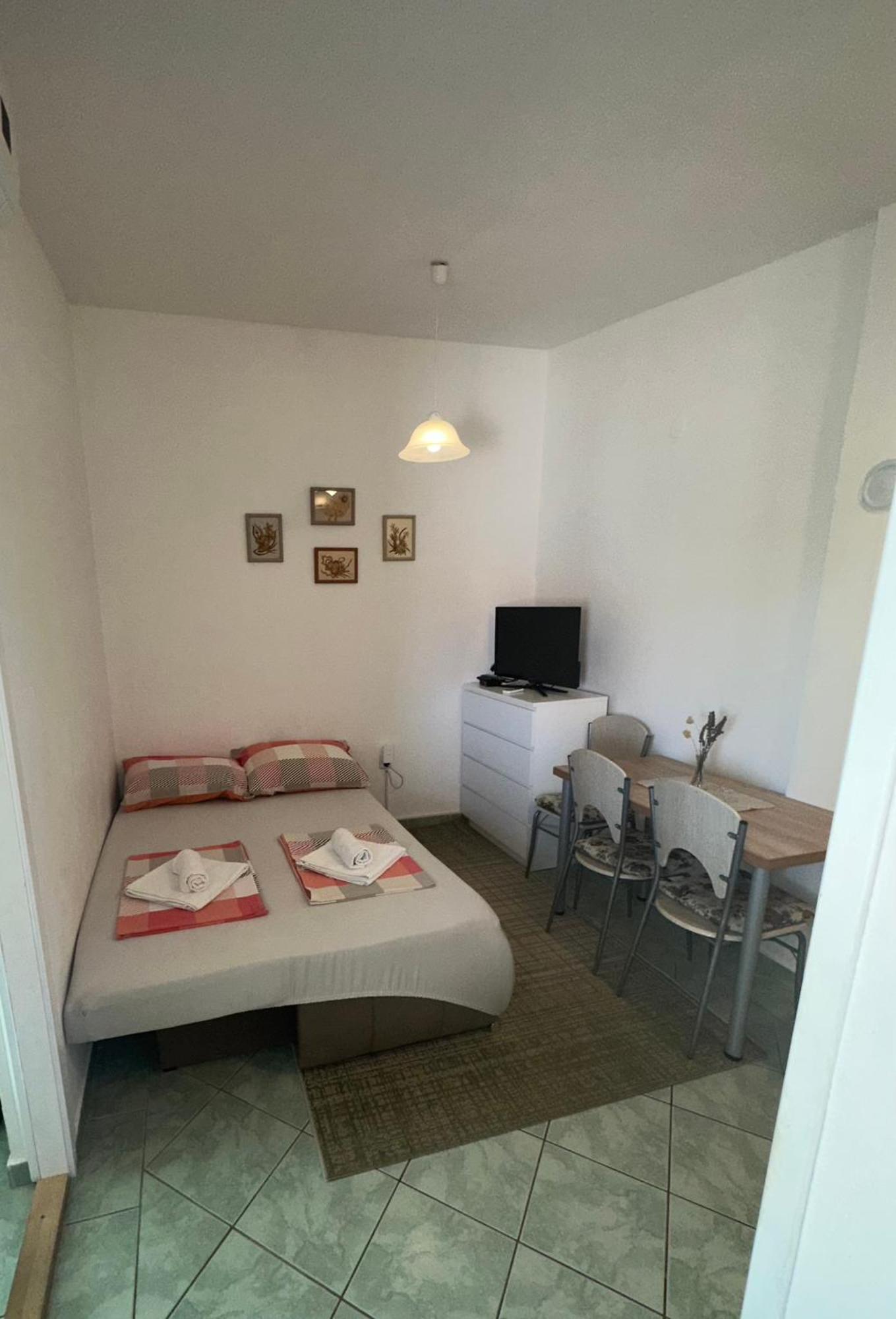 Apartmani Matovina Vir Exteriör bild