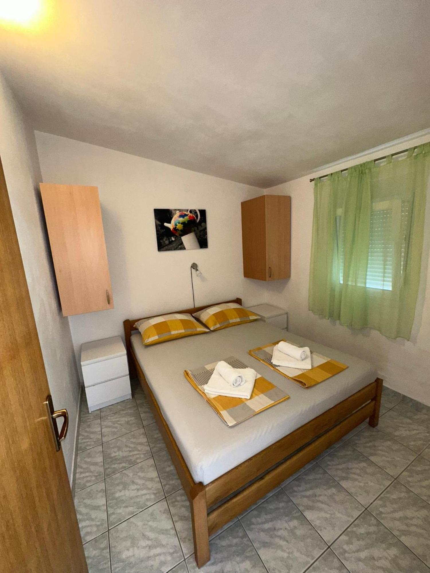 Apartmani Matovina Vir Exteriör bild